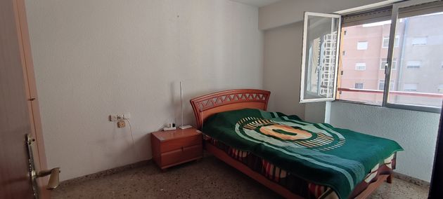 Foto 2 de Piso en venta en calle Deportista Manuel Suarez de 4 habitaciones con piscina y garaje