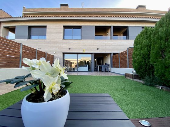 Foto 1 de Casa adossada en venda a avenida Augusta de 5 habitacions amb terrassa i piscina