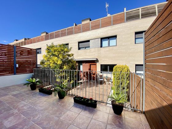Foto 1 de Casa adossada en venda a avenida Augusta de 5 habitacions amb terrassa i piscina