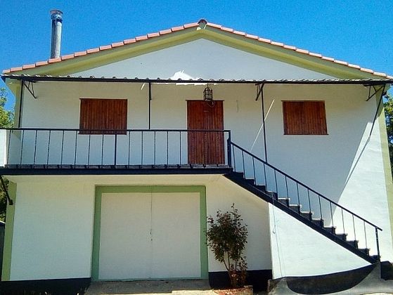 Foto 2 de Casa en venda a calle La Viesca de 3 habitacions amb terrassa i garatge