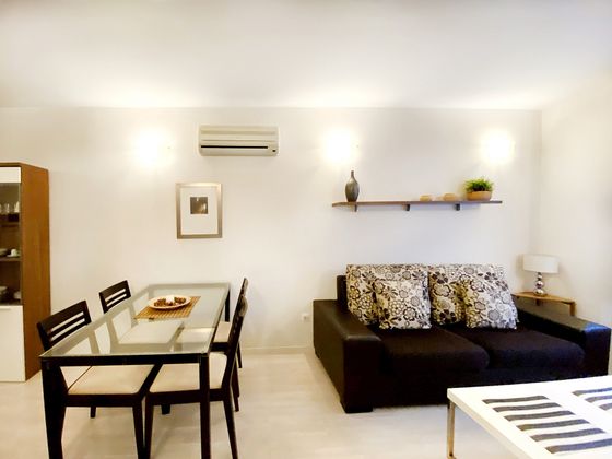 Foto 2 de Alquiler de apartamento en calle Blas Fernandez Lirola de 1 habitación con muebles y aire acondicionado