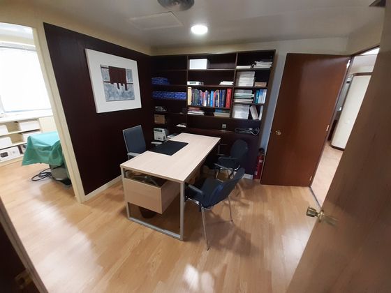 Foto 1 de Oficina en venta en calle Mare de Deu de la Salut de 6 habitaciones y 160 m²