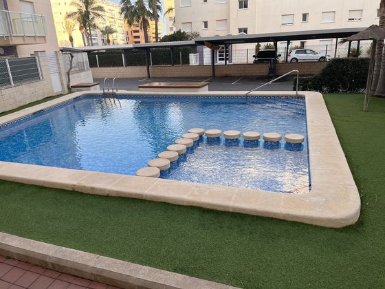 Foto 1 de Alquiler de apartamento en calle Ausiàs March de 2 habitaciones con terraza y piscina